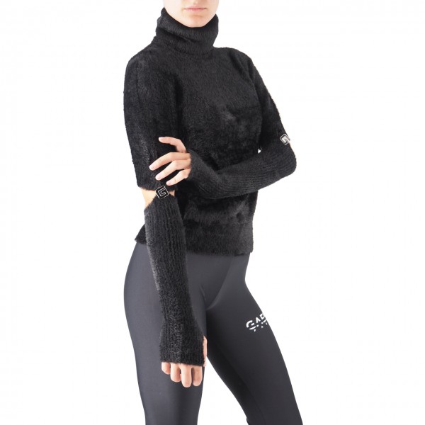 Short Sleeve Knitted Turtleneck Pullover With Black Gloves